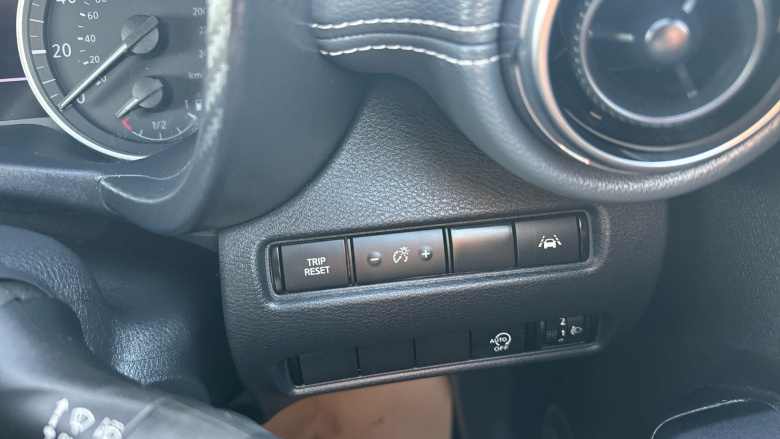 Nissan Juke 1.0 DiG-T N-Connecta 5dr Petrol Hatchback